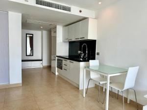 Centara Avenue Residences 1 bedroom Pattaya Center near beach shopping mall