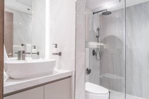 FIRST CLASS 2BR with Full Boulevard View