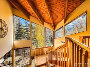 Pinnacle Peaks Lodge - Hot Tub, Sauna & Shuttle