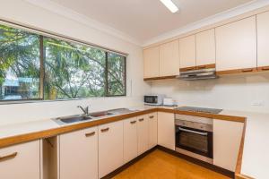The Hidden Flower - A Spacious Poolside Abode