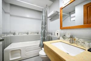 Phòng Deluxe Giường Đôi có Bồn tắm (Deluxe Double Room with Bathtub)