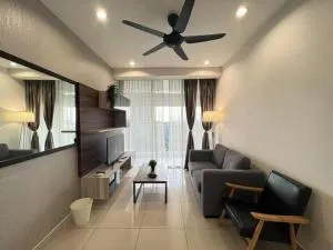 Encorp Marina, 2 Bedroom, 6pax, Same Floor with Indoor Infinity Pool - Kampong Tebing Runtoh