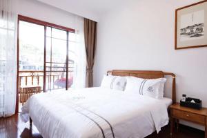 fenghuang riverside house