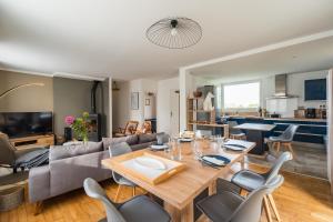 Maisons de vacances Maison Poulpry - Grande maison pour 9 a 600m de la plage : photos des chambres