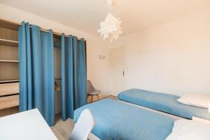 Maisons de vacances Maison Poulpry - Grande maison pour 9 a 600m de la plage : photos des chambres
