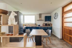 Maisons de vacances Maison Poulpry - Grande maison pour 9 a 600m de la plage : photos des chambres