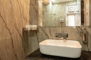 Lime Boutique B&B GK-1 at Kailash Colony Metro , Greater Kailash near Eros Hotel Nehru Place