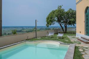 Massarosa Front Lake, The Gargoyles