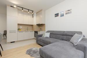 Goodnight Apartments Białołęka with 2 Bedrooms & Parking by Renters