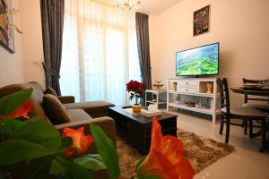 Sunshine pool view 1BR apartment Al Reem