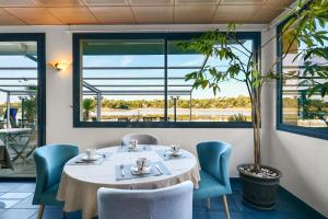 Hotels Hotel Le Pavillon Bleu : photos des chambres