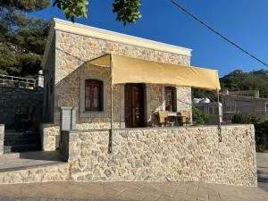 Panos Renos Studio, a cozy home by the beach! - Telendos