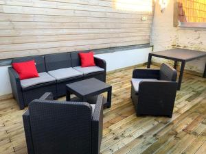 RDC avec Courette - jusquà 6 pers - Plage à 100m