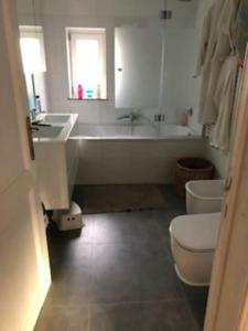 Stay in maison de metre in Etterbeek