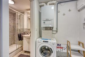 Bumblebee Apartment with Garden- Happy Rentals