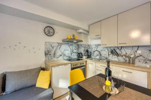 Bumblebee Apartment with Garden- Happy Rentals