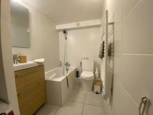 Paris in 10 min, Cosy apartment with a courtyard