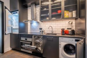 New Soho 13- Top center Black & White