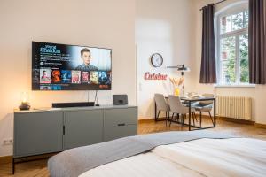 SCHWARZLINS LoftRaum - Stilvolles Apartment mit Smart TV, NETFLIX, Disney Plus, schnellem WLAN, Parken, Nespresso