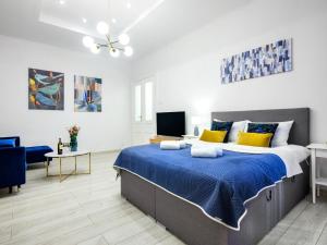 TRUE COLORS Apartments - Old Town - Wawel Hill - Vistula River - by Homelike Krakow