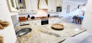 Cicada 5 - 8 Sleeper - Overlooking Ramsgate Lagoon!