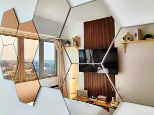 Cozy Oasis, Mountain + Skyline View, Free Pool