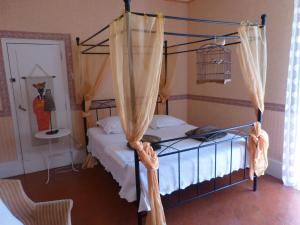 B&B / Chambres d'hotes Mas Moise : Chambre Double