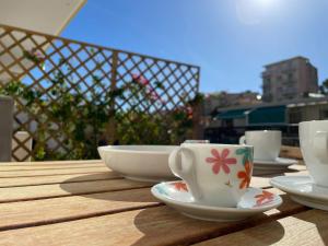 WH Tommy- Attico Monolocale con Parcheggio Gratuito e Grande terrazza - A 5 minuti dal centro - Wifi