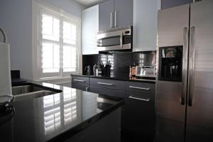 Hamilton Carriage A - Amazing Location, Courtyard