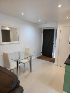 Beautiful One Bed Studio Flat - Dog Friendly