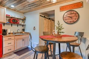 Fox Den Cozy Mountain Apt In GMF