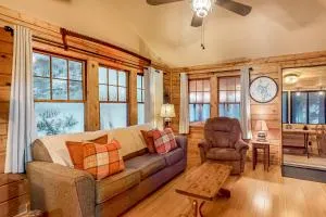 Little Red Lakeside Cabin - Three Lakes