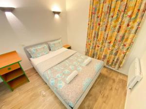 10 min walk to metro Line 1, ApartHotel La Défense