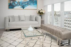 Beautiful Space in Miraflores 3BR 2Bths Exclusive King Bed Suite and Parking