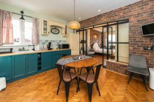 Heart of the City Center Lux Apartment with View