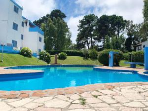 Departamento en complejo familiar con pileta