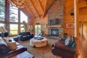 Pet-Friendly Sky Valley House with Game Room and Views - Rabun Gap