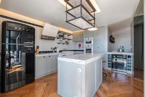 Luxury Oceanfront at Reids Gardens