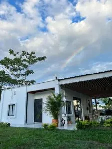 Cabaña Campestre con Piscina en la Hacienda Nápoles - Gesen