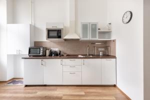 New, centrally located, but quiet 4 sleeper