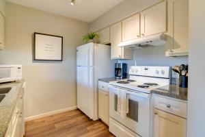 Indoor Pool! Pointe Royale Resort Condo in Branson