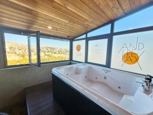 Brooch Boutique Hotel