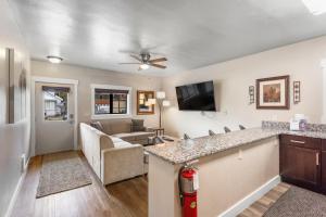 The Yellowstone Hideaway Unit A