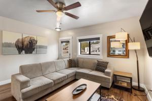 The Yellowstone Hideaway Unit A Cozy 1-Bedroom Yellowstone Hideaway, 1 Minute from Yellowstone Park!