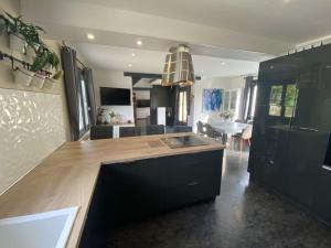 Maison avec piscine, sauna, spa