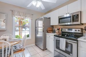 2BR with Seasonal Pool Access and Patio