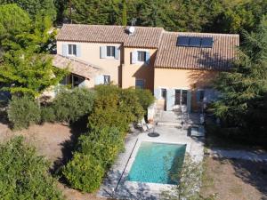 Semi-detached house, Lacoste