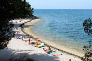 Apartments with a parking space Kmeti, Umag - 21906 