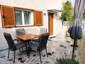 Apartments with a parking space Kmeti, Umag - 21906 