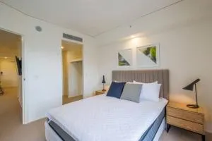 Executive Apartment with Pool & Gym - Brisbane